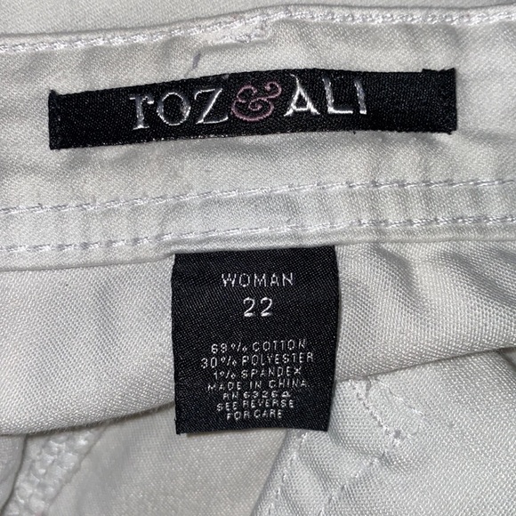 Roz & Ali Plus Size Jean Capris - Picture 7 of 9